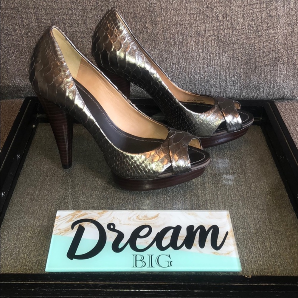 Stunning BCBG Maxazria leather pewter heels-Rare!!
